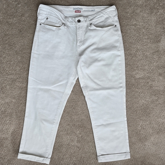 Denizen from Levi's Women's Modern Crop Jeans - Picture 1 of 9
